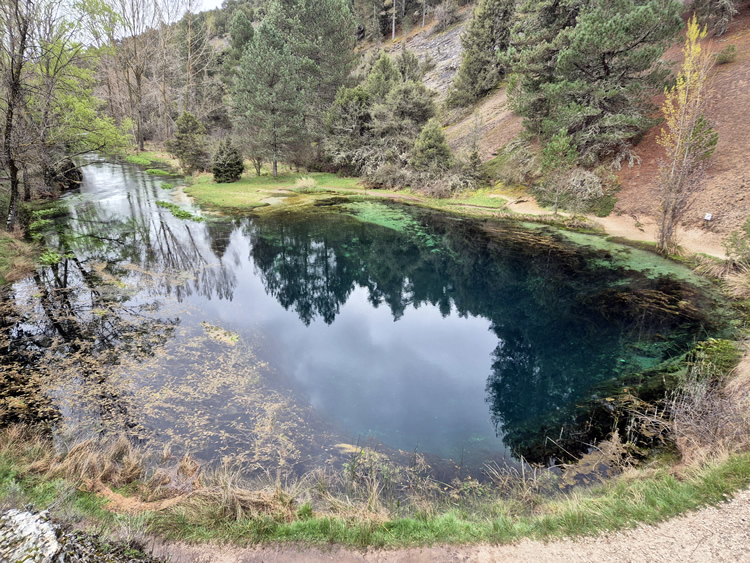 Monumento natural de La Fuentona - Nacimiento del río Abión